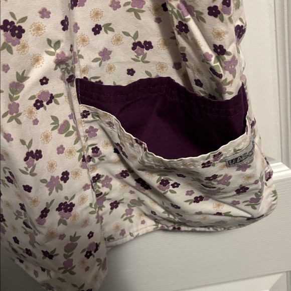 Uniform Advantage Plus Ditsy Floral Scrub Top. Size 3x. - Picture 2 of 5